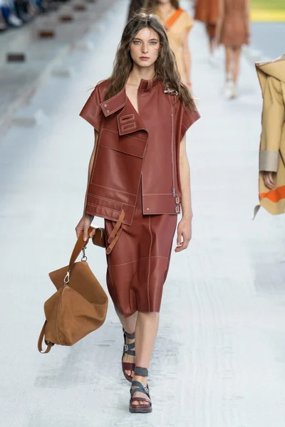 Look 12